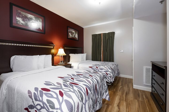 Suite King Bed Accessible (29 of 29)