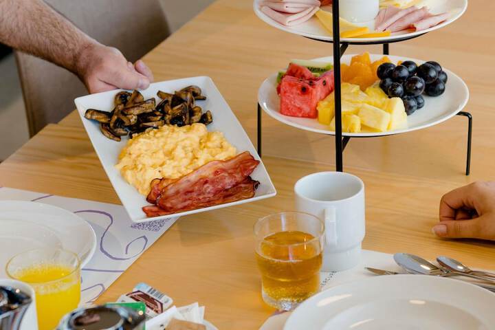 Breakfast/Coffee Service 76 of 118