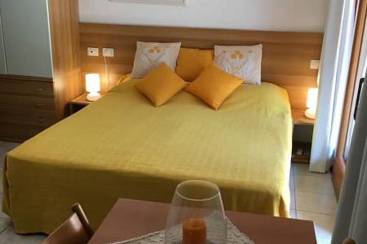 Room 18 of 126