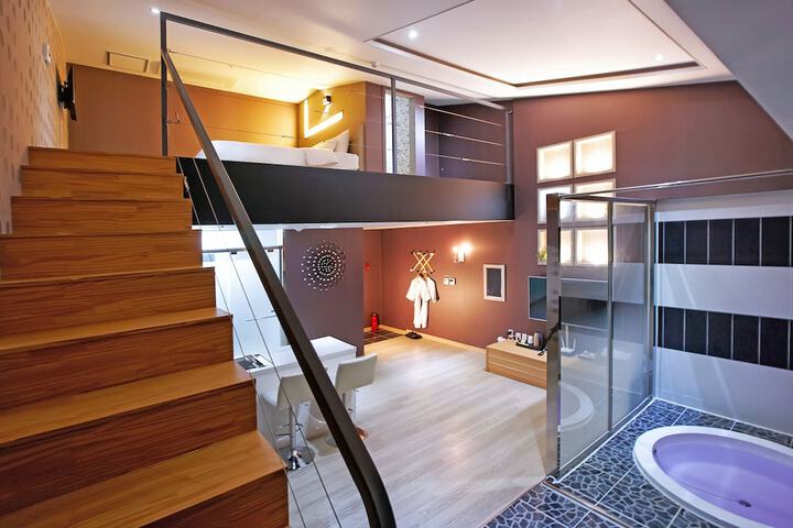 Room 35 of 62