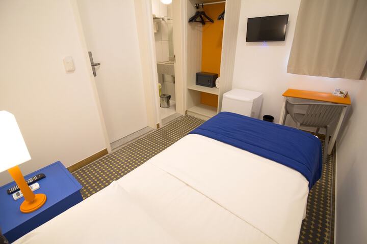 Room 21 of 53
