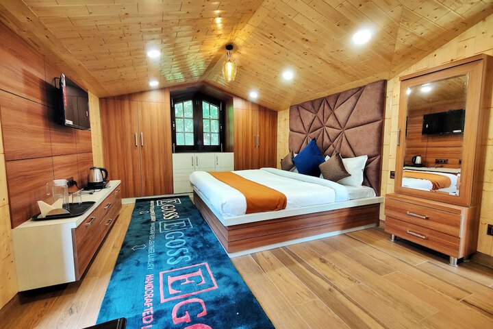 Room 2 of 63