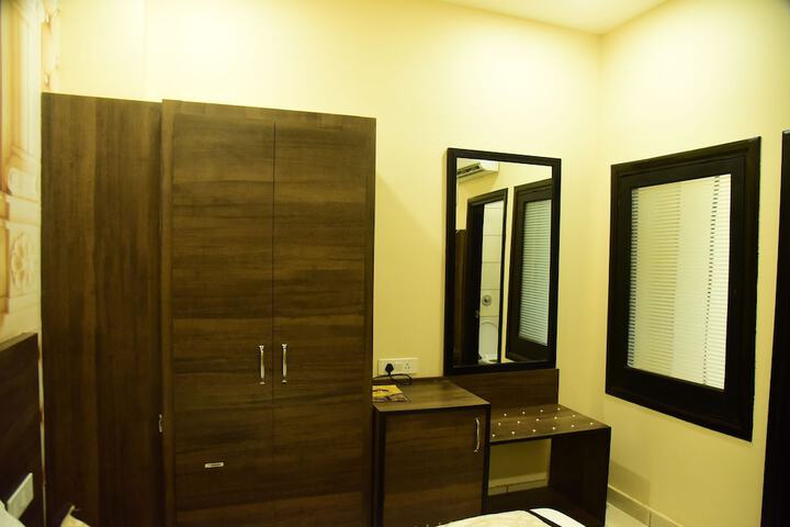 Room 15 of 128