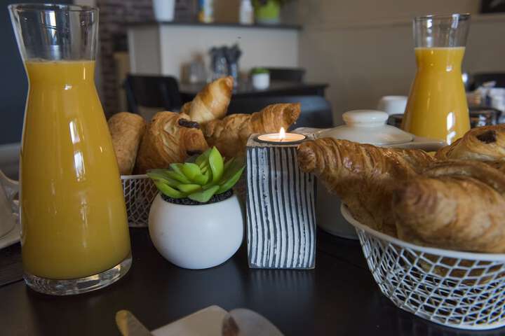 Breakfast/Coffee Service 24 of 31