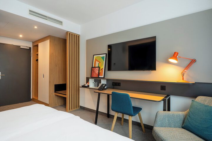 Room 25 of 90