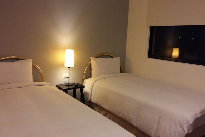 Room 8 of 20