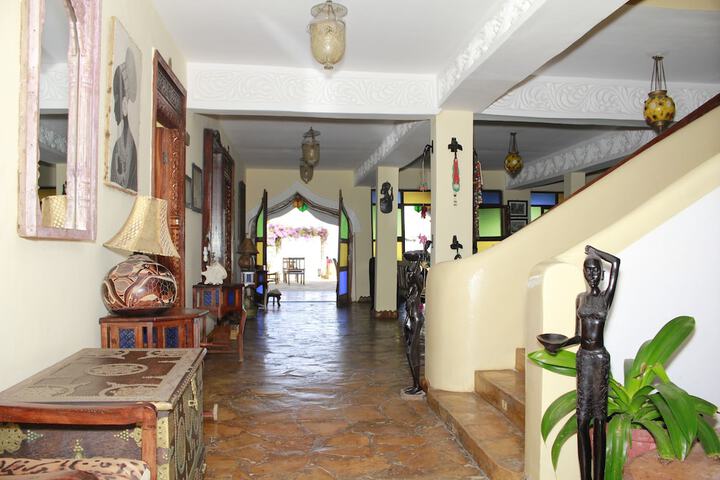 Guest Lobby