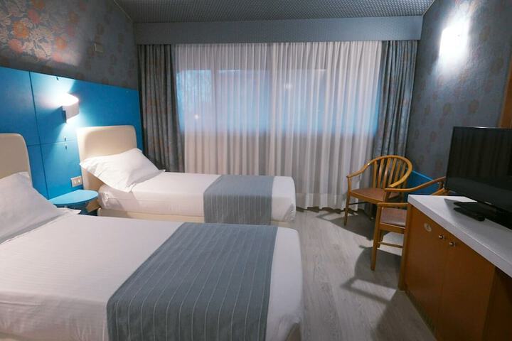 Room 33 of 71