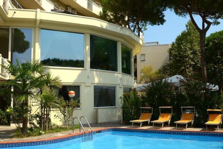 Pool Hotel