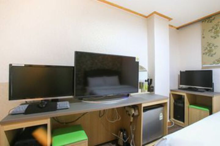 Room 33 of 37