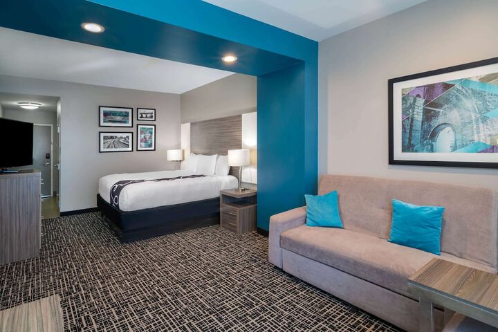 1 King Bed (7 of 8)