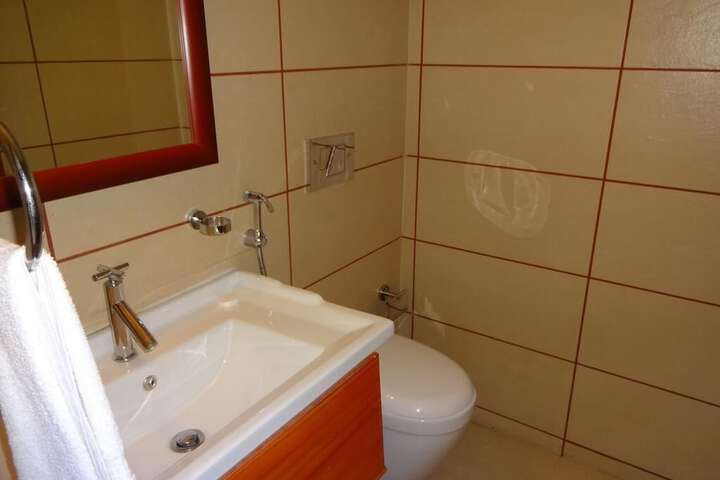Room 17 of 27