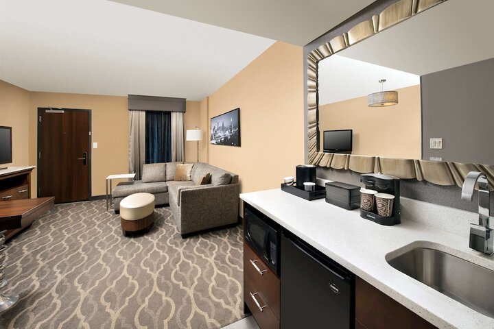 Room 16 of 40