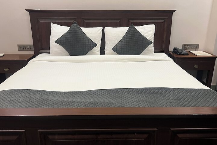 Room 10 of 38