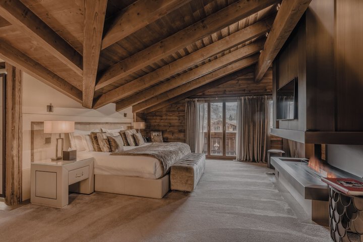 Room 10 of 90