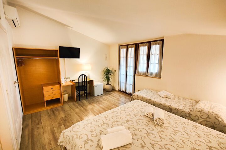 Room 21 of 40