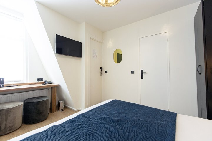 Room 30 of 100