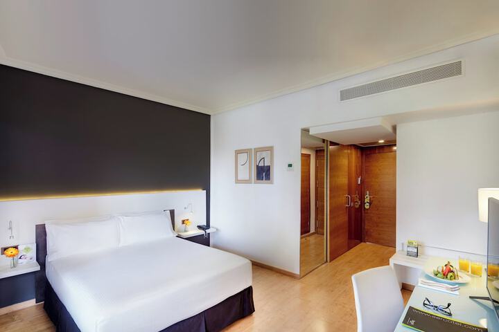Room 6 of 48