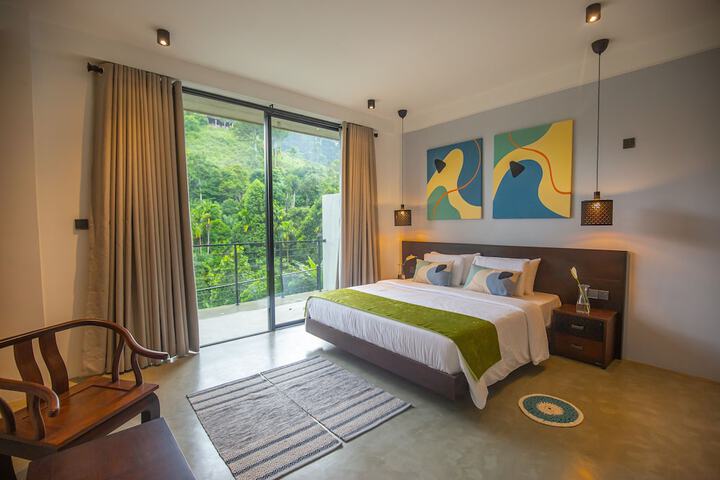 Room 14 of 37