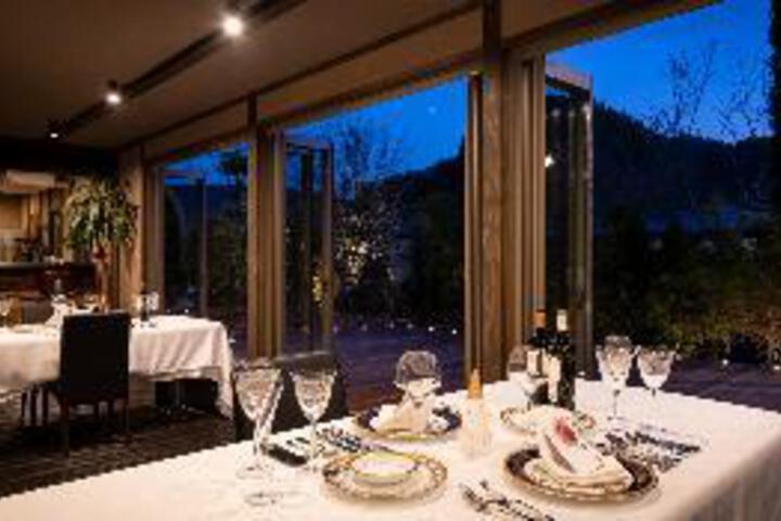Dining 5 of 23