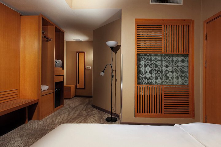 Room 17 of 63