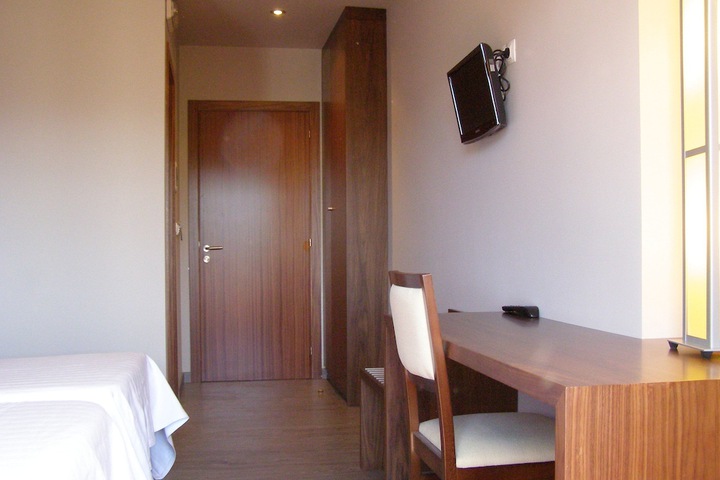 Room 17 of 33