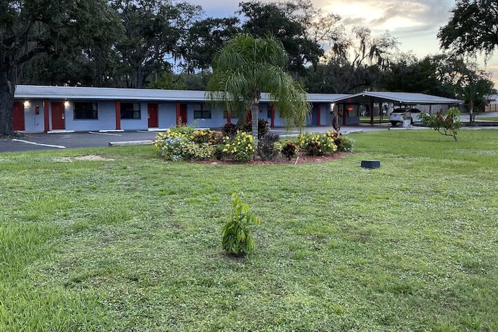 Hotel Exterior 24 of 25