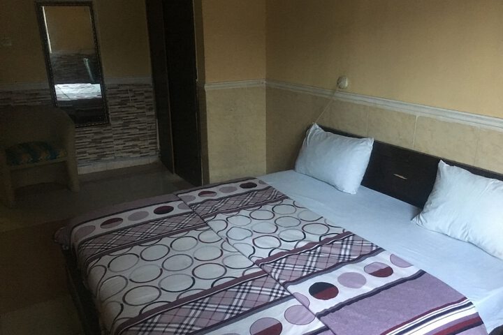 Room 5 of 37