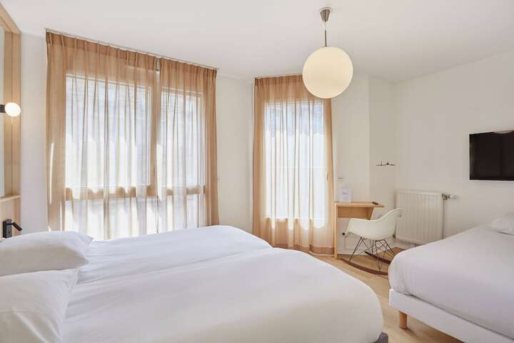 Room 12 of 48