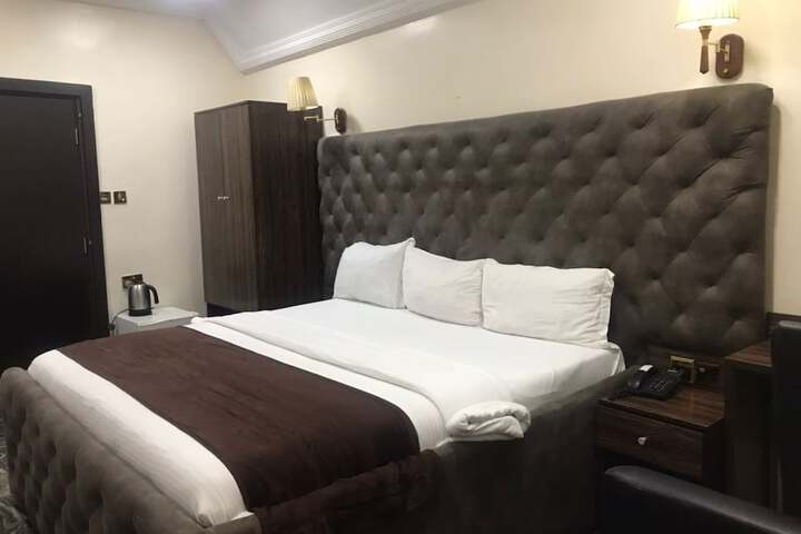 Room 3 of 6