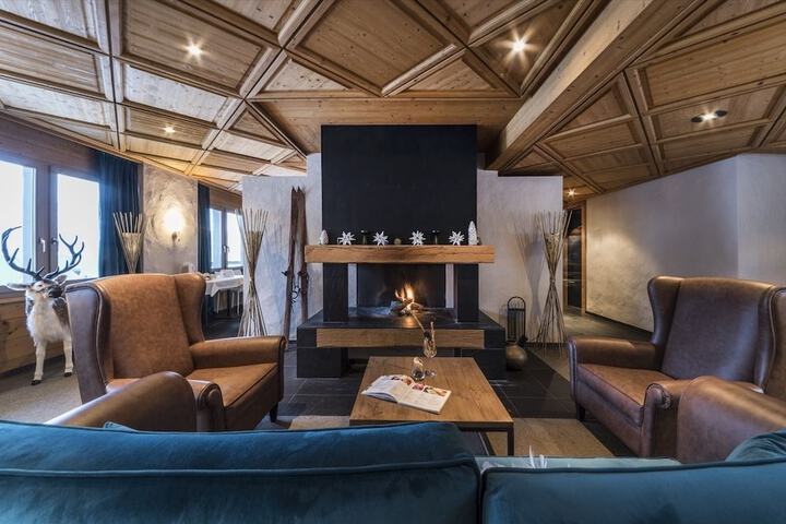 Lounge 50 of 70