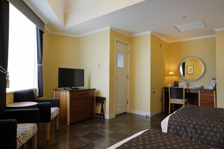 Room 16 of 40
