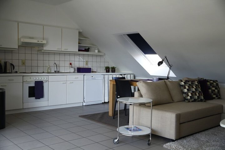Room 4 of 6