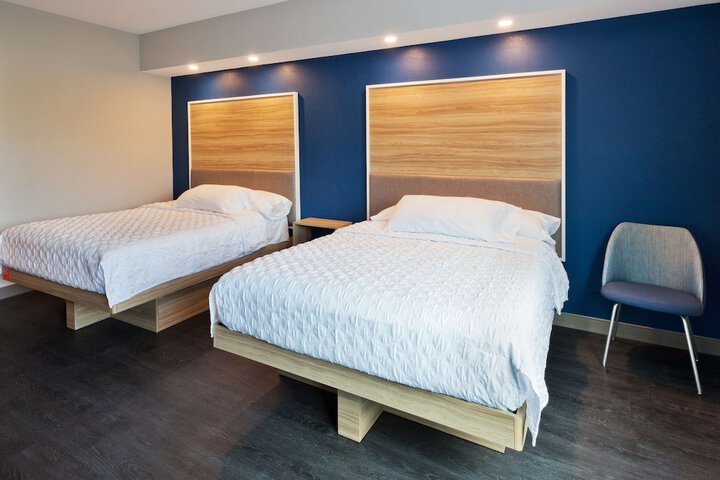 2 Queen Beds (3 of 15)