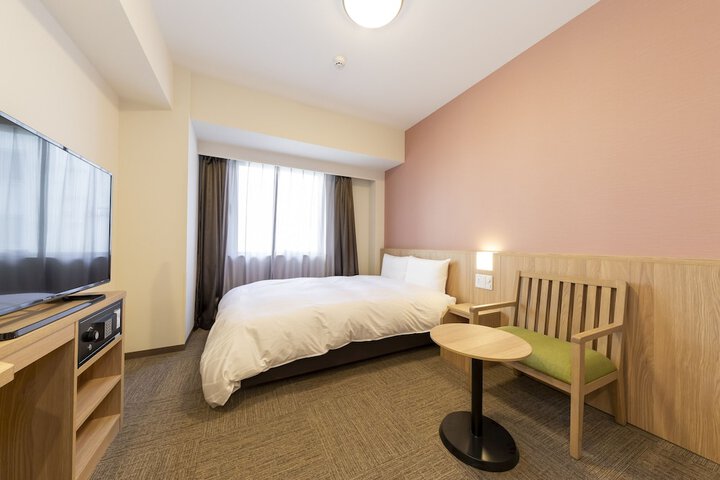 Room 9 of 32