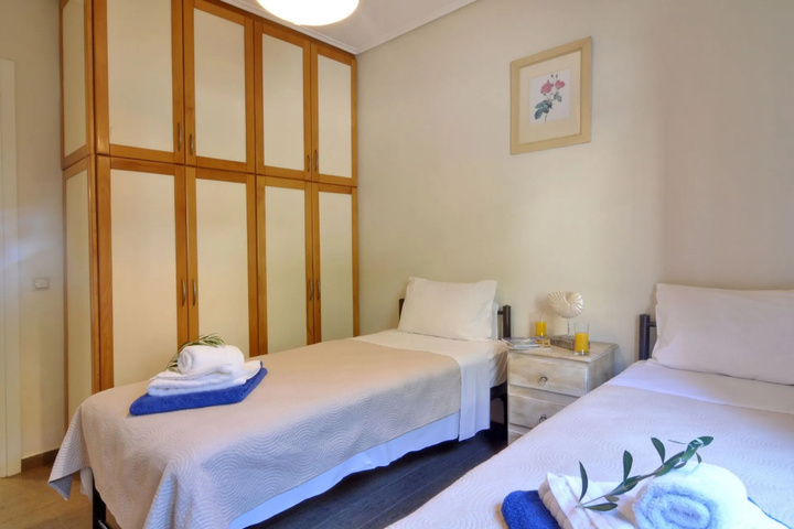 Room 4 of 12