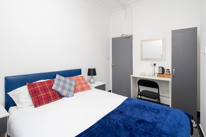 Room 8 of 38