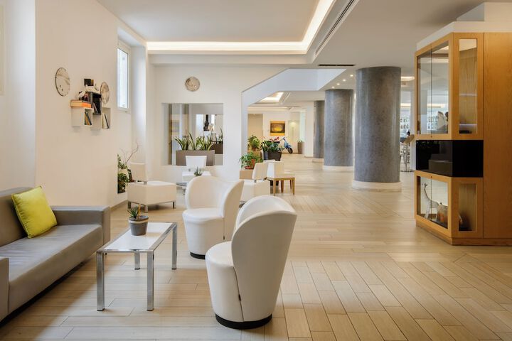 Guest Lobby