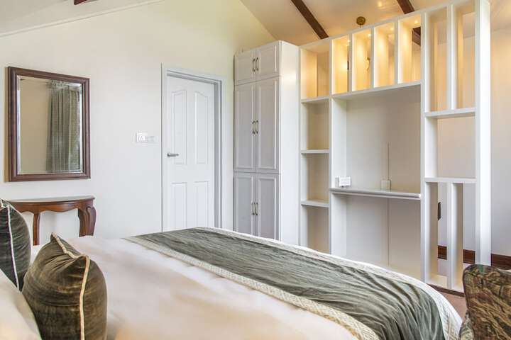 Room 13 of 87