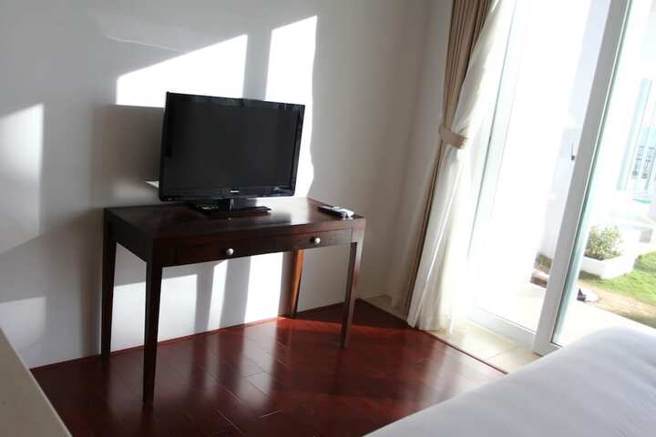 Room 6 of 68
