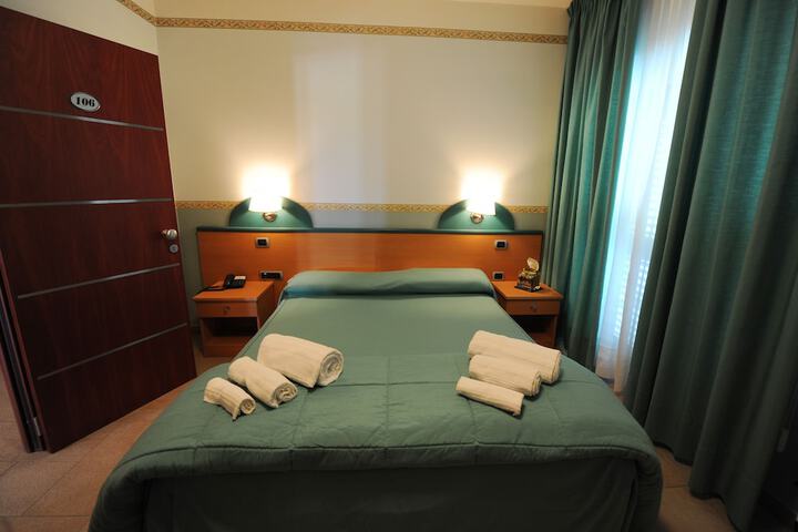 Room 11 of 27