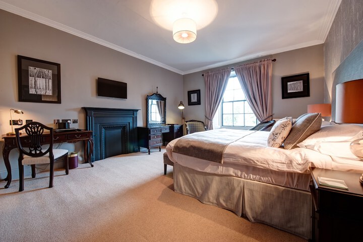Room 6 of 196
