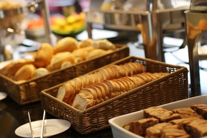 Breakfast/Coffee Service 26 of 32