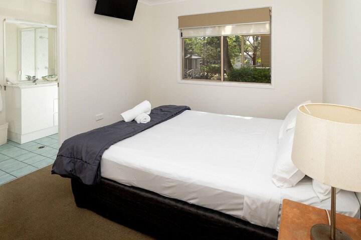Room 28 of 102