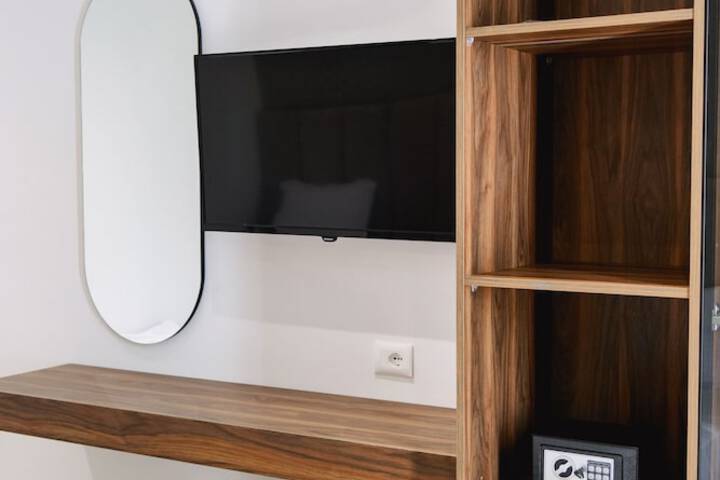 Room 4 of 65