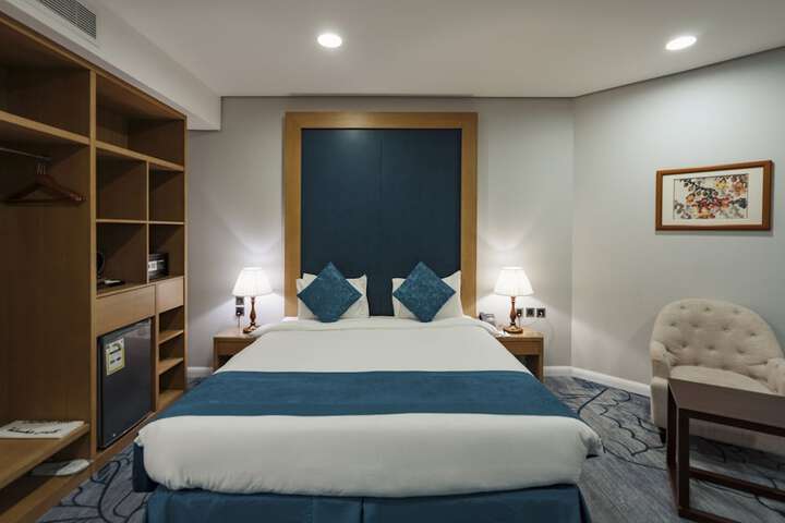 Room 10 of 37