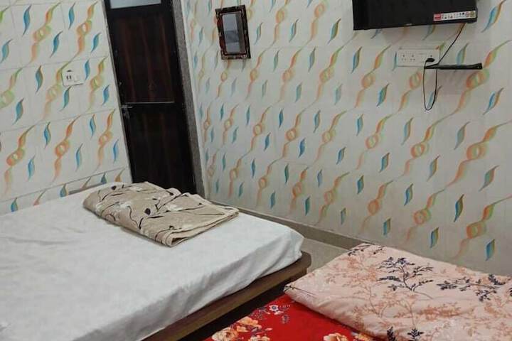 Room 6 of 17