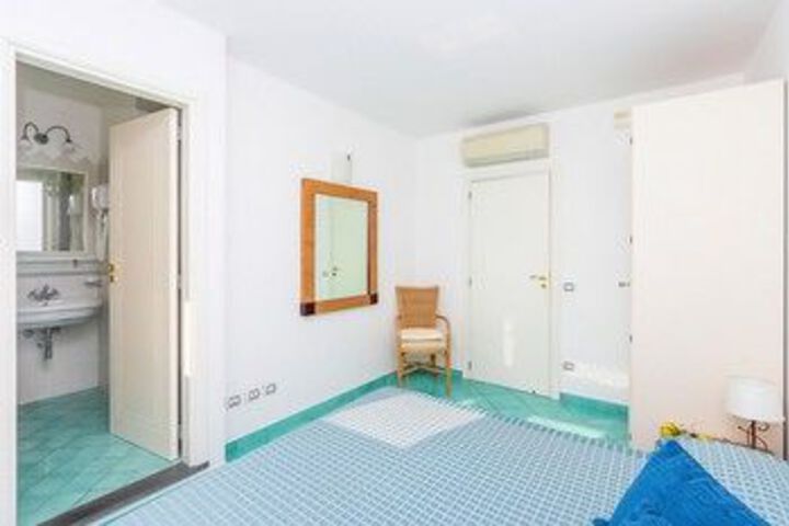 Room 7 of 20