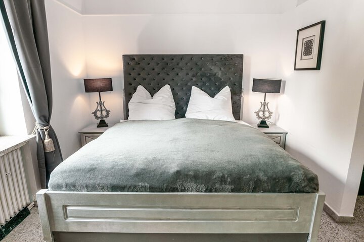 Room 8 of 43