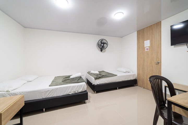 Room 35 of 122